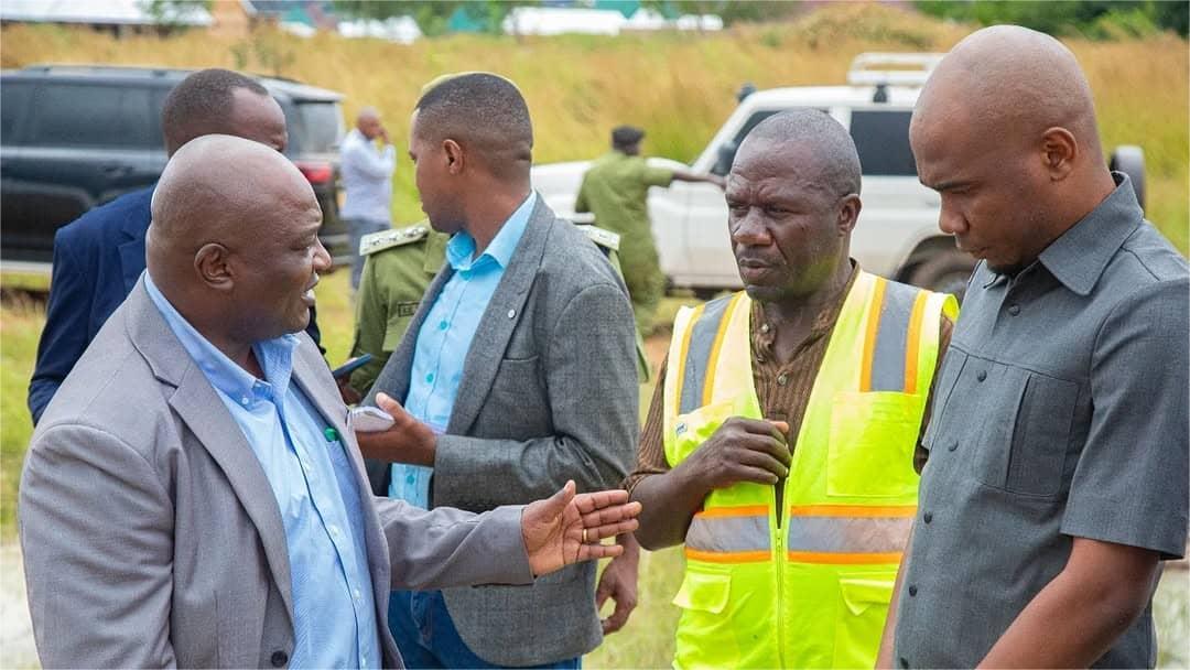 Ready to start your next project – Hamerkop team in discussion on site