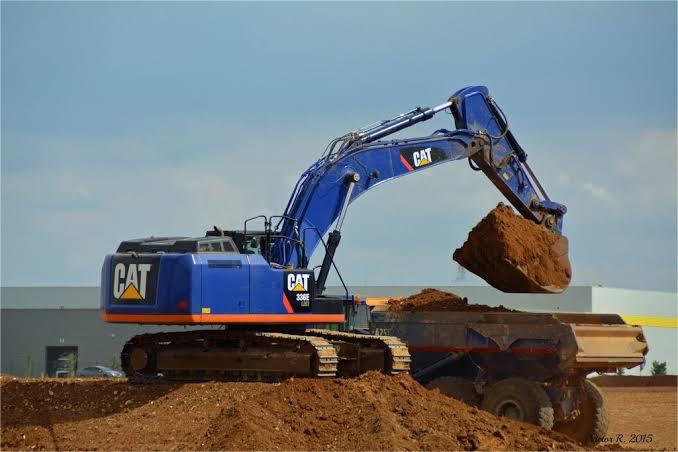 Professional Construction Excellence – Caterpillar excavator at Hamerkop site